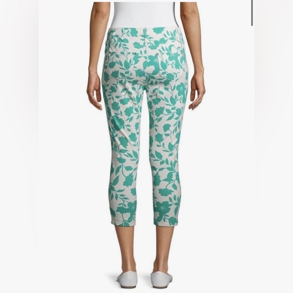 NWT Time and Tru Stretch Fitted Denim Capri Jegging Size Small Green Breeze - Picture 2 of 2